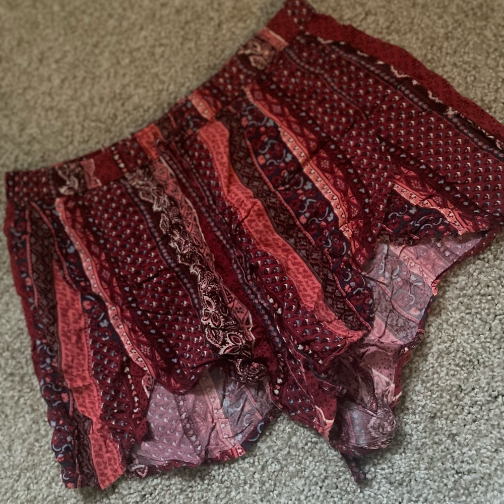Hollister / flowy shorts